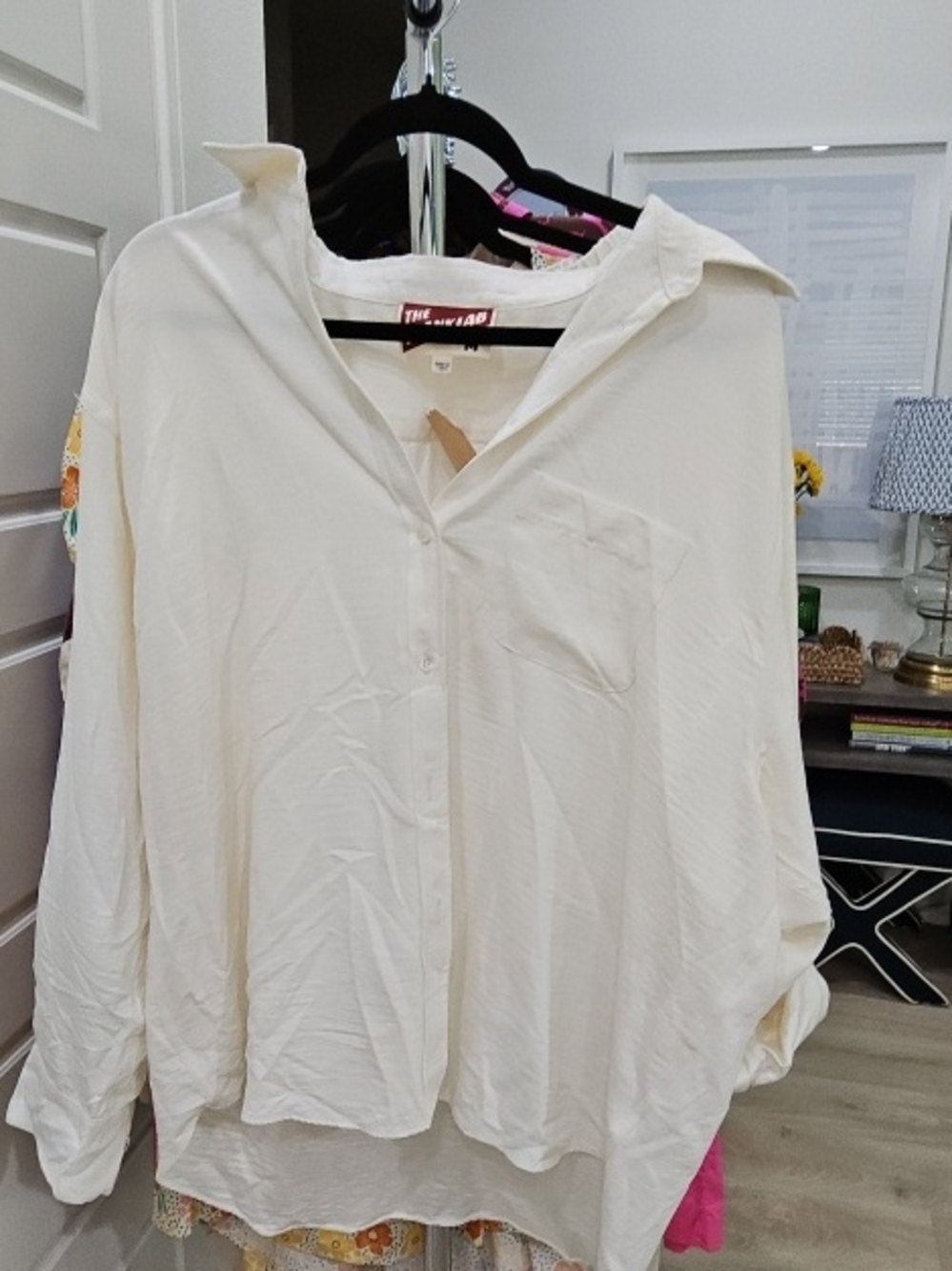 Lightweight Cream Button-Up Shirt And Shorts Set|| Size M - Picture 2 of 4